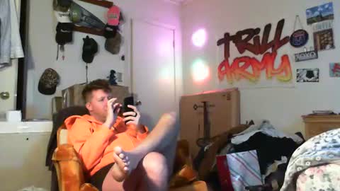 Snapshot of trillnonymau5 chatting on January 22, 4:44 am trillnonymau5 online show from January 22, 4:44 am