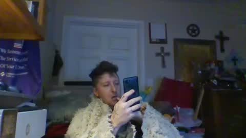 Snapshot of trillnonymau5 chatting on January 27, 10:06 am trillnonymau5 online show from January 27, 10:06 am