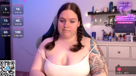 Snapshot of trinititi chatting on December 4, 3:32 pm Tina online show from December 4, 3:32 pm