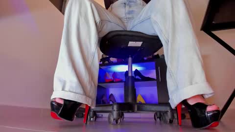 Triny online show from December 21, 6:48 pm