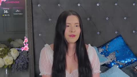 Snapshot of trisha_winslet chatting on January 12, 3:36 pm trisha_winslet online show from January 12, 3:36 pm