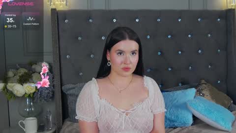 Snapshot of trisha_winslet chatting on January 13, 1:56 am trisha_winslet online show from January 13, 1:56 am