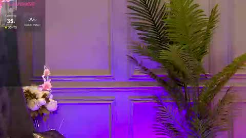 Snapshot of trisha_winslet chatting on February 21, 8:07 am trisha_winslet online show from February 21, 8:07 am