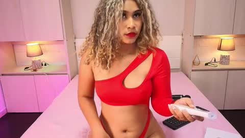 Snapshot of trishamoon chatting on December 15, 5:02 am TRISHA online show from December 15, 5:02 am