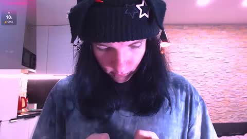 Max  online show from February 8, 6:44 pm