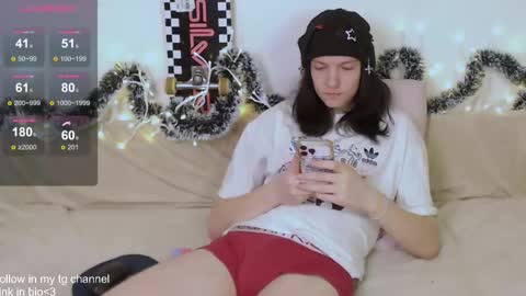 Max  online show from February 14, 8:05 pm