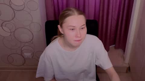 Snapshot of tristaaluarez chatting on February 13, 11:28 am Lana online show from February 13, 11:28 am