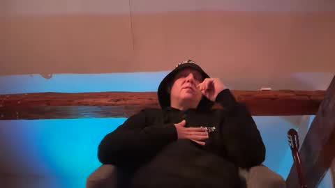 Snapshot of tritonspace chatting on September 24, 4:05 am Triton online show from September 24, 4:05 am