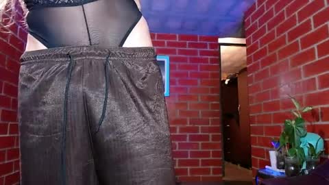 Snapshot of trix_fiore_oficial chatting on April 4, 11:13 pm Trix online show from April 4, 11:13 pm