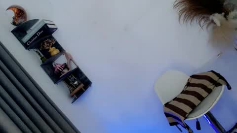 trixie_moore online show from May 15, 5:36 am