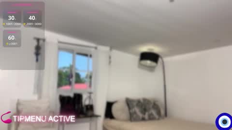 trixieemerald online show from March 28, 12:21 am