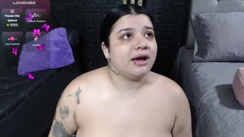 Snapshot of trixxiee_ chatting on October 10, 10:14 am trixxiee_ online show from October 10, 10:14 am