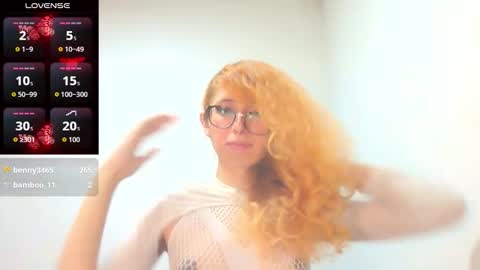 Snapshot of trixy_roses chatting on December 19, 6:26 pm Trixy Rose online show from December 19, 6:26 pm