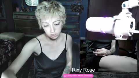 Snapshot of trixyrose chatting on September 29, 12:10 pm RixyRose online show from September 29, 12:10 pm