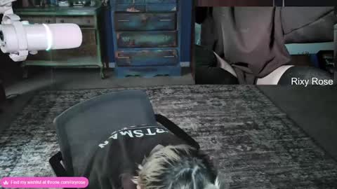 Snapshot of trixyrose chatting on November 3, 2:18 pm RixyRose online show from November 3, 2:18 pm