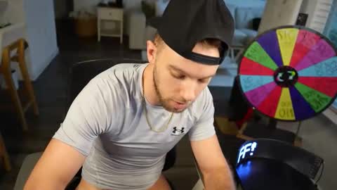 Snapshot of troy_greenxo chatting on March 16, 9:52 pm Troy Green online show from March 16, 9:52 pm