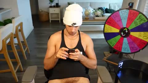 Snapshot of troy_greenxo chatting on March 30, 9:49 pm Troy Green online show from March 30, 9:49 pm