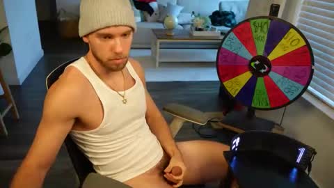 Snapshot of troy_greenxo chatting on April 10, 9:52 pm Troy Green online show from April 10, 9:52 pm