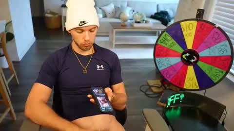 Snapshot of troy_greenxo chatting on April 12, 9:20 pm Troy Green online show from April 12, 9:20 pm