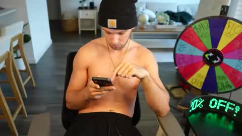 Snapshot of troy_greenxo chatting on April 14, 9:21 pm Troy Green online show from April 14, 9:21 pm