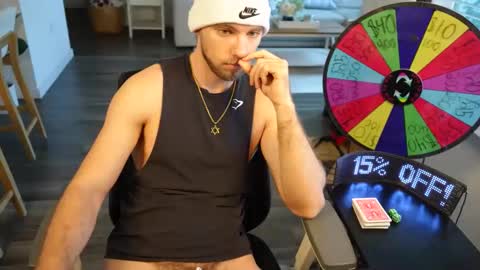 Snapshot of troy_greenxo chatting on June 3, 9:31 pm Troy Green online show from June 3, 9:31 pm