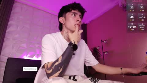 Snapshot of troy_rouge chatting on December 19, 6:59 pm Troy online show from December 19, 6:59 pm