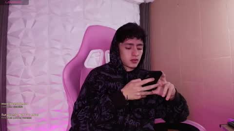 Snapshot of troy_rouge chatting on January 12, 11:26 am Troy online show from January 12, 11:26 am