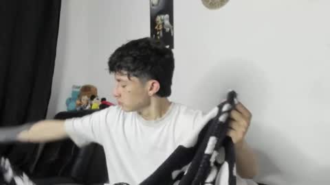 Snapshot of troy_rouge chatting on February 13, 11:06 am Troy online show from February 13, 11:06 am