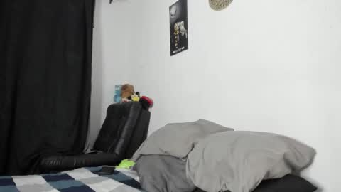 Snapshot of troy_rouge chatting on February 19, 11:17 am Troy online show from February 19, 11:17 am