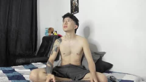 Snapshot of troy_rouge chatting on February 25, 12:26 pm Troy online show from February 25, 12:26 pm