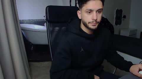 Snapshot of troywade chatting on May 13, 4:21 am TroyWade online show from May 13, 4:21 am