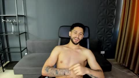 Snapshot of troywade chatting on May 27, 5:04 am TroyWade online show from May 27, 5:04 am