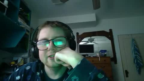 Snapshot of true_manofworth chatting on December 6, 2:24 am HandicappedLaugher online show from December 6, 2:24 am