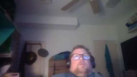 Snapshot of true_manofworth chatting on October 18, 6:37 am HandicappedLaugher online show from October 18, 6:37 am