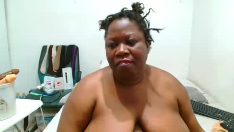 Snapshot of truebella30 chatting on November 2, 2:03 am TrueBella30 online show from November 2, 2:03 am