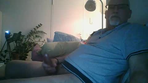 trukturk online show from April 27, 8:29 pm