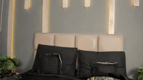 Snapshot of tsexoticfuck chatting on February 20, 7:47 pm C H L O E online show from February 20, 7:47 pm