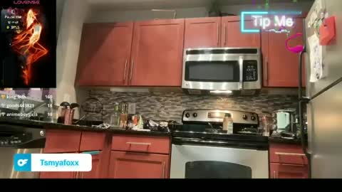 tsfoxx online show from June 18, 4:22 pm