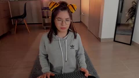 Tsuky online show from December 6, 2:35 am