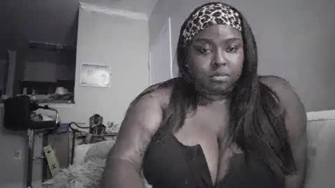 Snapshot of tsunamiiibee chatting on October 8, 8:17 pm tsunamiiibee online show from October 8, 8:17 pm