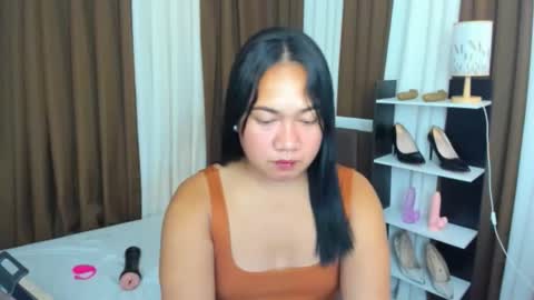 Karen Oquio online show from September 17, 2:13 am