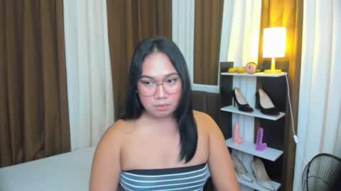 Karen Oquio online show from September 25, 6:55 pm