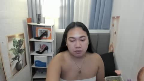 Karen Oquio online show from December 15, 4:55 pm