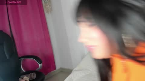 Snapshot of tu_nuttella3 chatting on October 20, 9:21 am Susan online show from October 20, 9:21 am