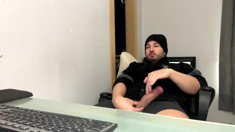 Snapshot of tuamante000 chatting on December 10, 6:28 pm Stimulation make me Cum in Public or in Pvt online show from December 10, 6:28 pm