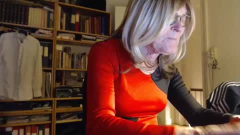 FINN but call me NANNA online show from November 8, 6:40 pm