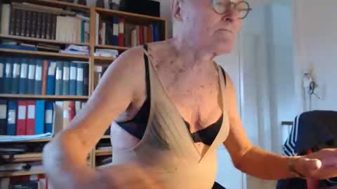 FINN but call me NANNA online show from November 14, 1:54 pm