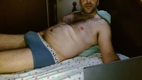 Snapshot of tuga_man_ chatting on May 9, 10:59 pm tuga man online show from May 9, 10:59 pm