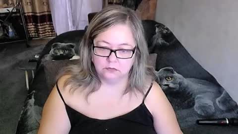 Snapshot of tviks chatting on October 29, 12:46 am Lana online show from October 29, 12:46 am