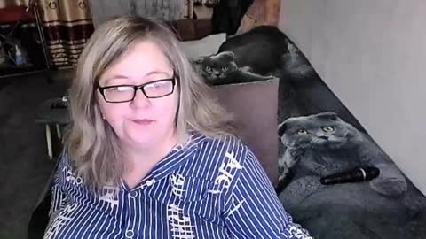 Snapshot of tviks chatting on November 6, 12:33 am Lana online show from November 6, 12:33 am